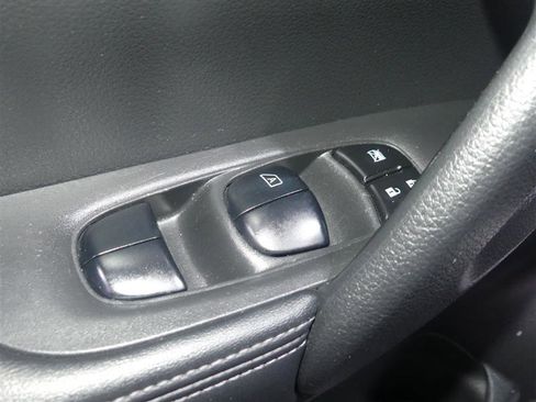 Used 2019 Nissan Rogue SV image 20