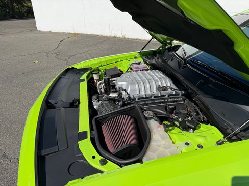 Used 2019 Dodge Challenger SRT Hellcat RWD image 34