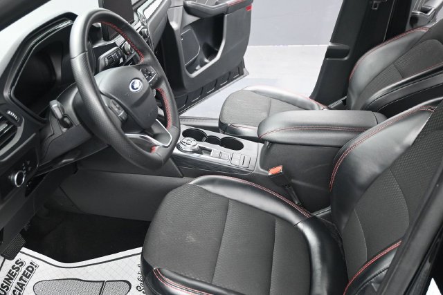 Certified 2025 Ford Escape ST-Line AWD/4WD image 6