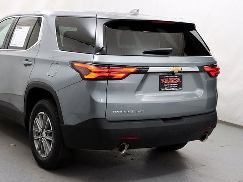 Used 2023 Chevrolet Traverse LS image 7