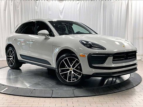 Used 2025 Porsche Macan image 12