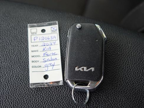 Used 2024 Kia Forte LXS w/ LXS Technology Package FWD image 29