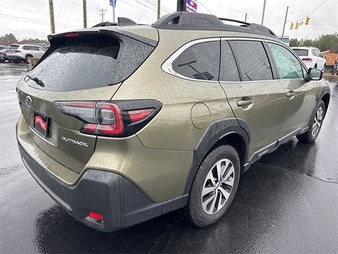 Used 2025 Subaru Outback Premium image 5
