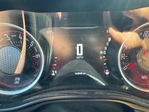 Used 2017 Dodge Challenger SXT RWD image 10