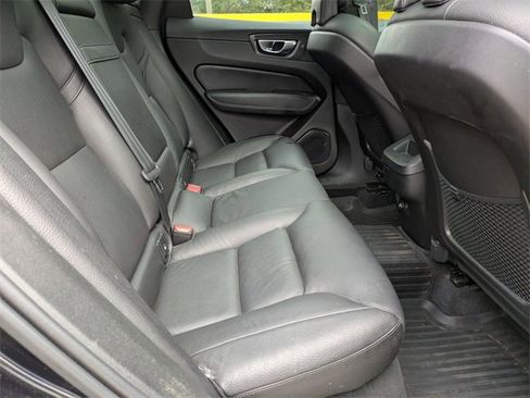 Used 2020 Volvo XC60 T5 Momentum image 24