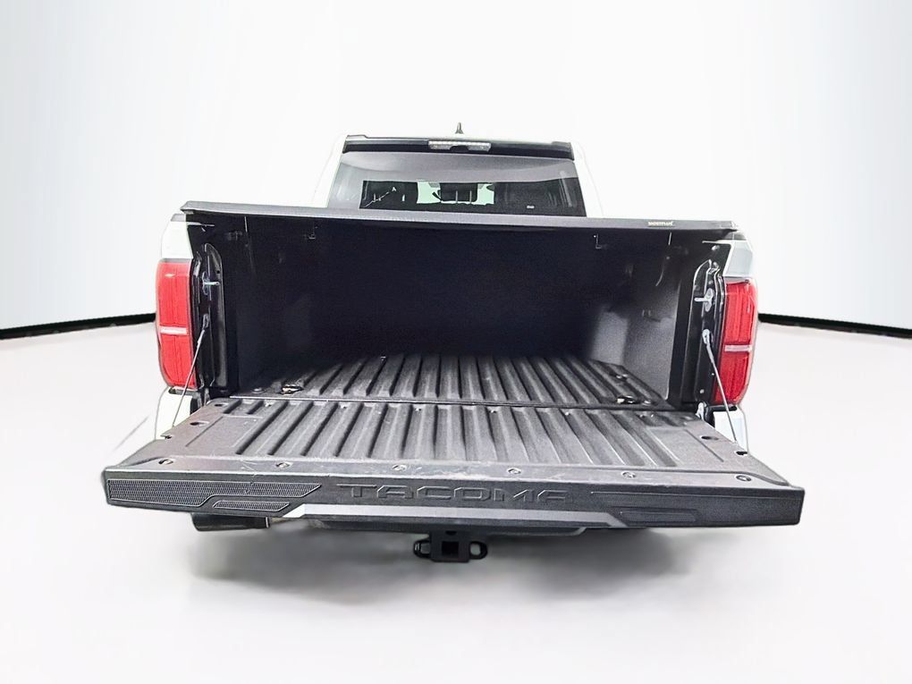 Used 2025 Toyota Tacoma SR5 AWD/4WD image 26