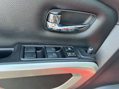 Used 2020 Nissan Titan SV w/ SV Convenience Package RWD image 15