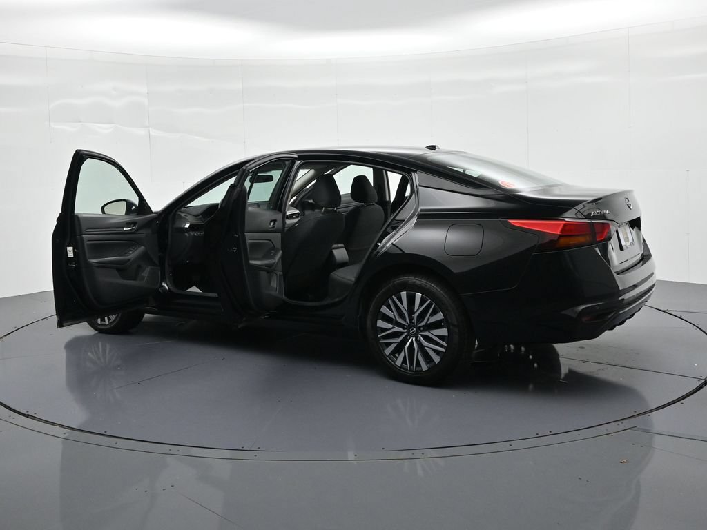 Used 2025 Nissan Altima 2.5 SV AWD/4WD image 24