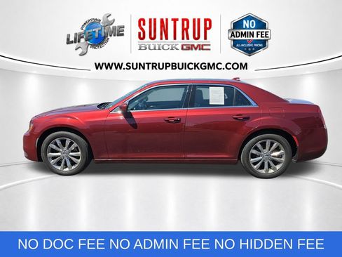 Used 2020 Chrysler 300 Touring L w/ Value Package AWD/4WD image 2