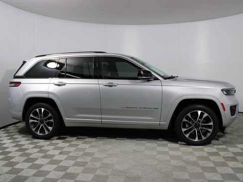 Used 2022 Jeep Grand Cherokee Overland w/ Luxury Tech Group IV image 25