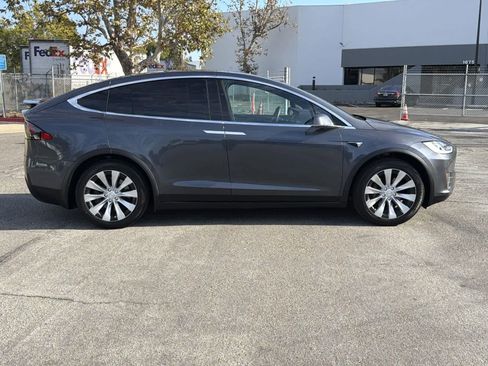 Used 2020 Tesla Model X Long Range image 3