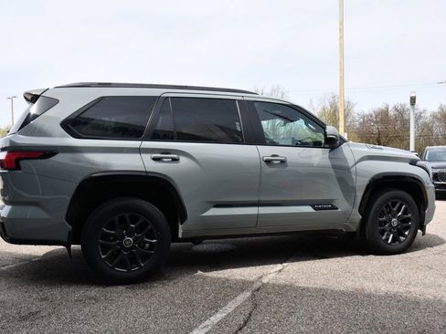 Used 2024 Toyota Sequoia Platinum AWD/4WD image 7