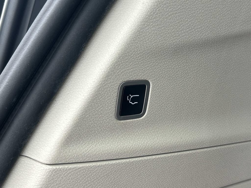 Used 2022 Chrysler Pacifica Touring-L FWD image 16