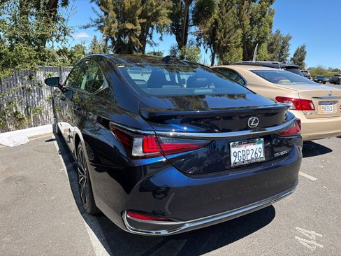 Used 2023 Lexus ES 300h w/ Premium Package FWD image 4