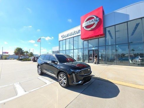 Used 2022 Cadillac XT6 Premium Luxury image 1