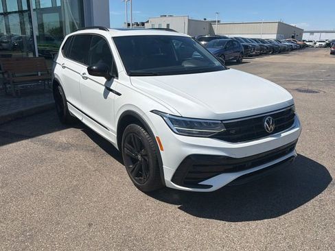 Certified 2024 Volkswagen Tiguan SE R-Line FWD image 6