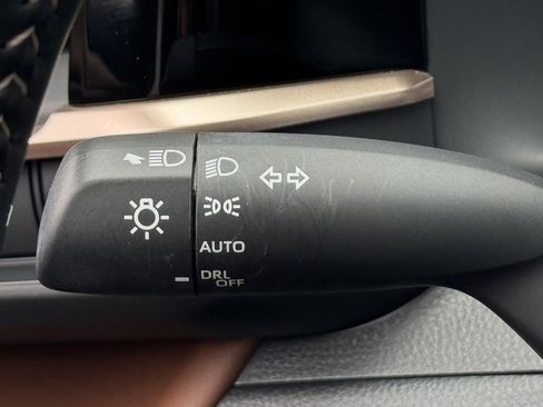 Used 2025 Toyota Crown Signia Limited w/ Advanced Technology Package image 22