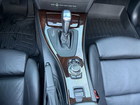 Used 2013 BMW 335i Convertible image 28