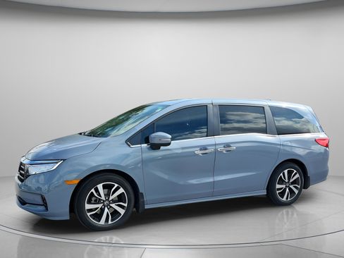 Certified 2023 Honda Odyssey Touring image 2