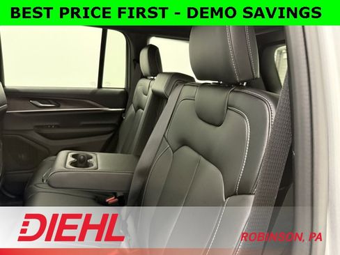 New 2025 Jeep Grand Cherokee Limited w/ Black Appearance Package image 18