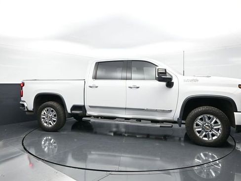 Used 2024 Chevrolet Silverado 2500 High Country w/ Z71 Off-Road Package AWD/4WD image 6