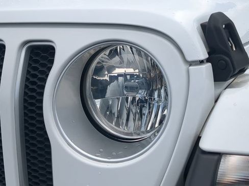 Used 2019 Jeep Wrangler Unlimited Sahara AWD/4WD image 9