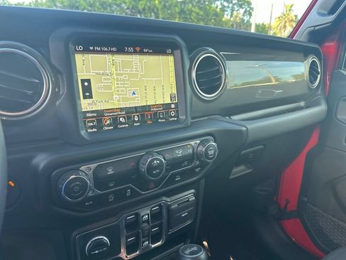 Used 2023 Jeep Wrangler Unlimited Sahara AWD/4WD image 12