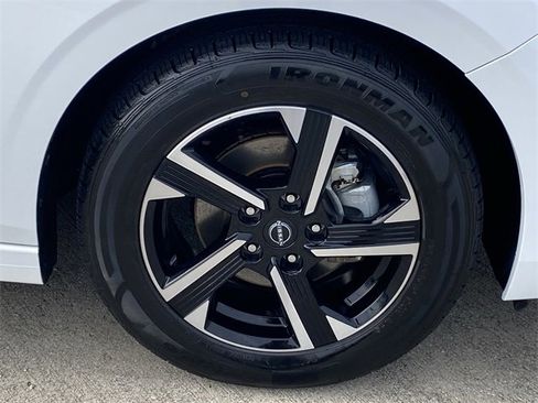 Used 2024 Nissan Sentra SV image 24