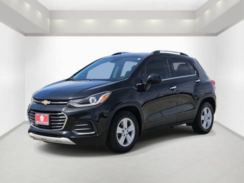 Used 2020 Chevrolet Trax LT w/ LT Convenience Package image 3