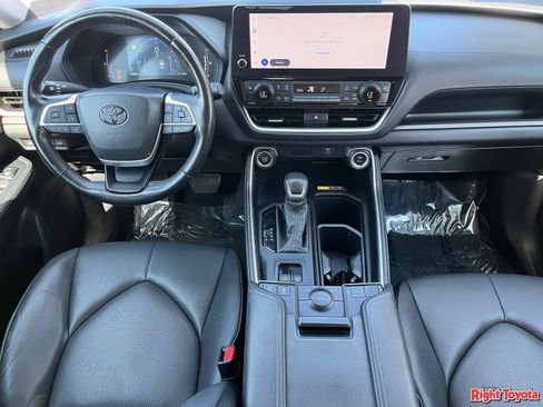 Certified 2024 Toyota Grand Highlander FWD image 16