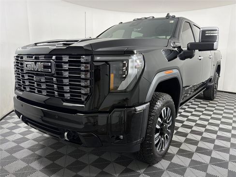 New 2026 GMC Sierra 2500 Denali Ultimate AWD/4WD image 3