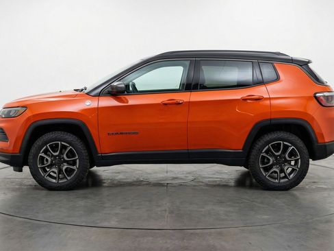Used 2025 Jeep Compass Trailhawk AWD/4WD image 5