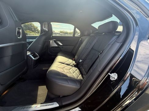 Used 2025 BMW 740i xDrive AWD/4WD image 19