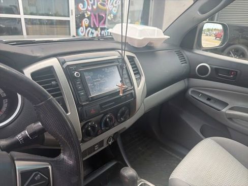 Used 2015 Toyota Tacoma PreRunner w/ SR5 Package image 12