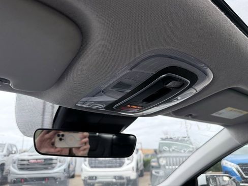 Used 2023 Hyundai Elantra Limited image 19