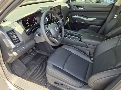 New 2026 Nissan Pathfinder SL w/ SL Premium Package FWD image 14