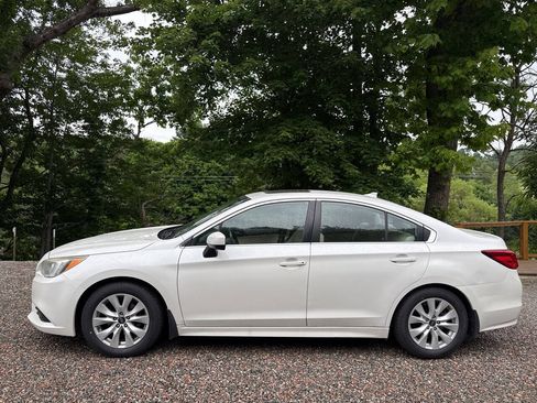 Used 2016 Subaru Legacy 2.5i Premium w/ Moonroof Package AWD/4WD image 4