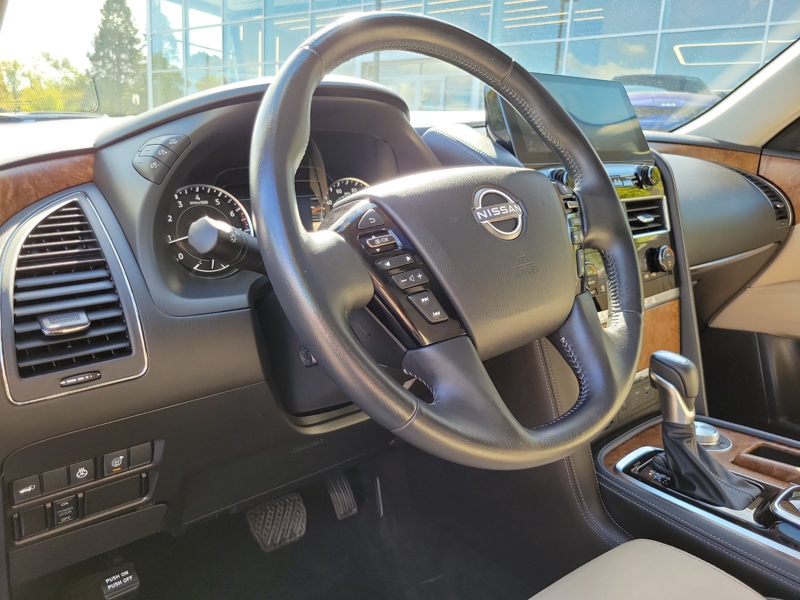 Used 2023 Nissan Armada SL w/ Captain's Chairs Package AWD/4WD image 11