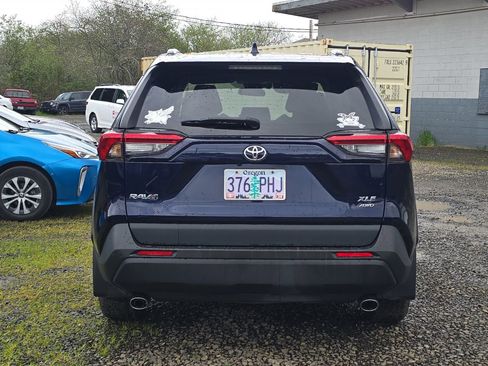 Used 2022 Toyota RAV4 XLE w/ Convenience Package image 6