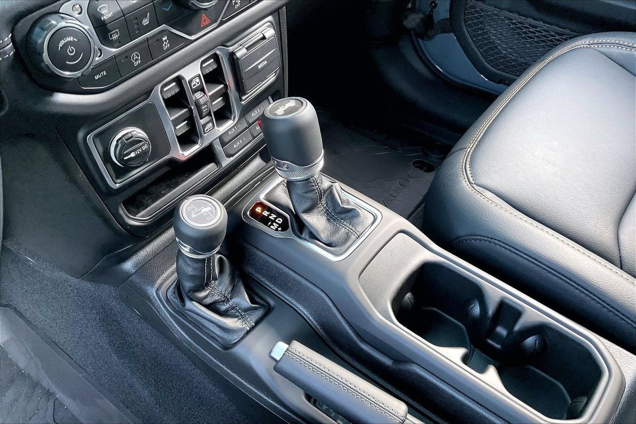 New 2026 Jeep Wrangler Unlimited Sahara AWD/4WD image 29