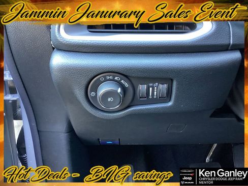 New 2026 Chrysler Pacifica Select image 9