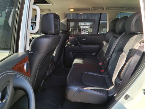 Used 2018 Nissan Armada Platinum w/ Interior Lighting Package image 23