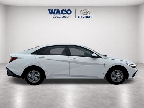 Used 2026 Hyundai Elantra SE FWD image 7