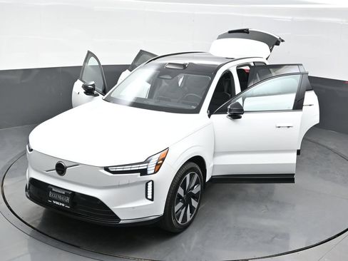 New 2025 Volvo EX90 Plus image 26
