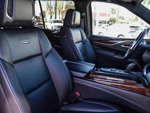 Used 2021 Cadillac Escalade Luxury image 24