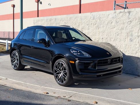 Certified 2025 Porsche Macan S image 9