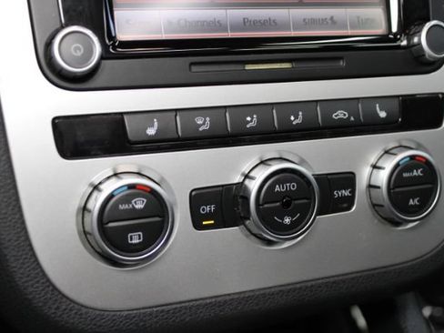 Used 2013 Volkswagen Eos Komfort FWD image 19