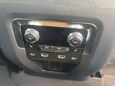 Used 2024 GMC Yukon Denali w/ Advanced Technology Package image 19