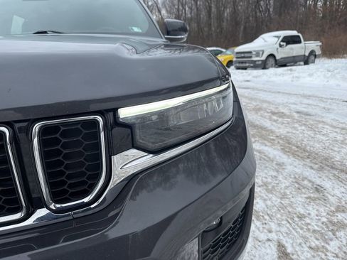 Used 2022 Jeep Grand Cherokee Overland image 3