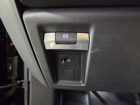 Used 2025 Land Rover Defender 130 X-Dynamic SE image 20